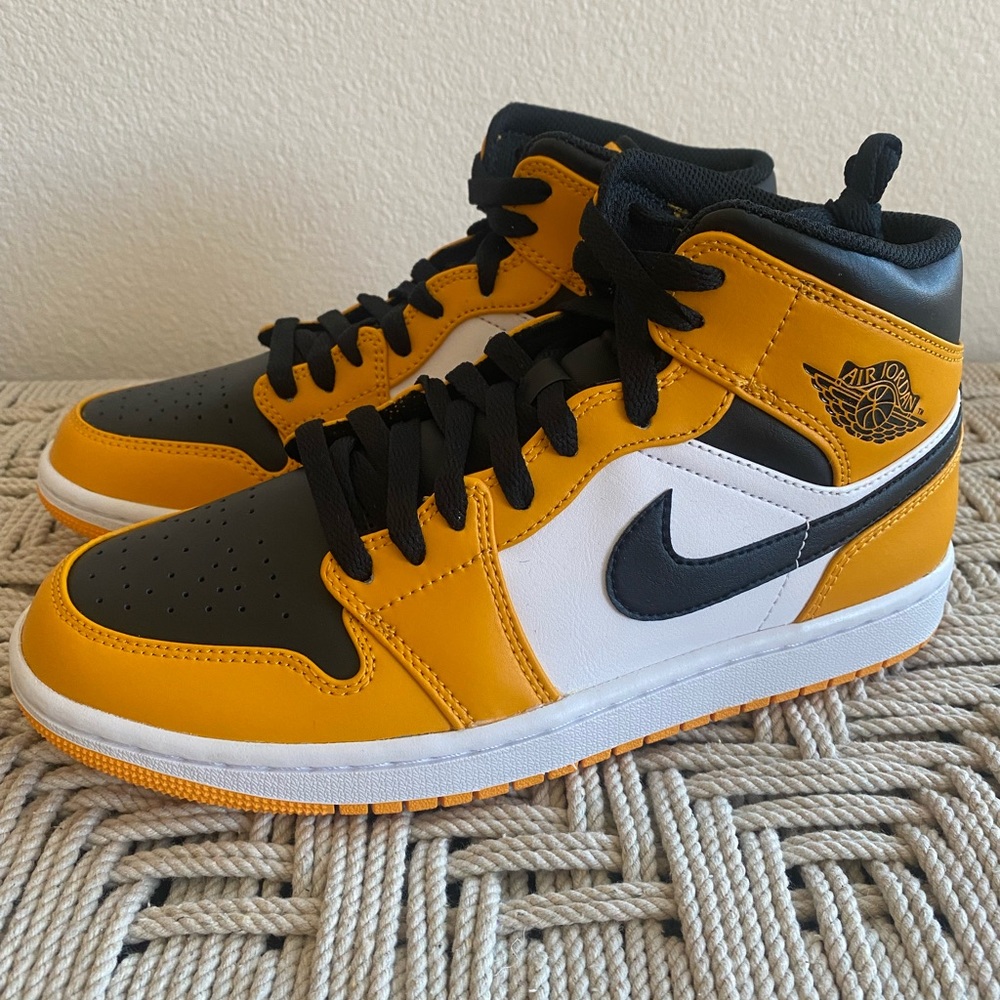 Nike Jordan 1 mid black taxi yellow white mens 8 Womans 9.5 new
